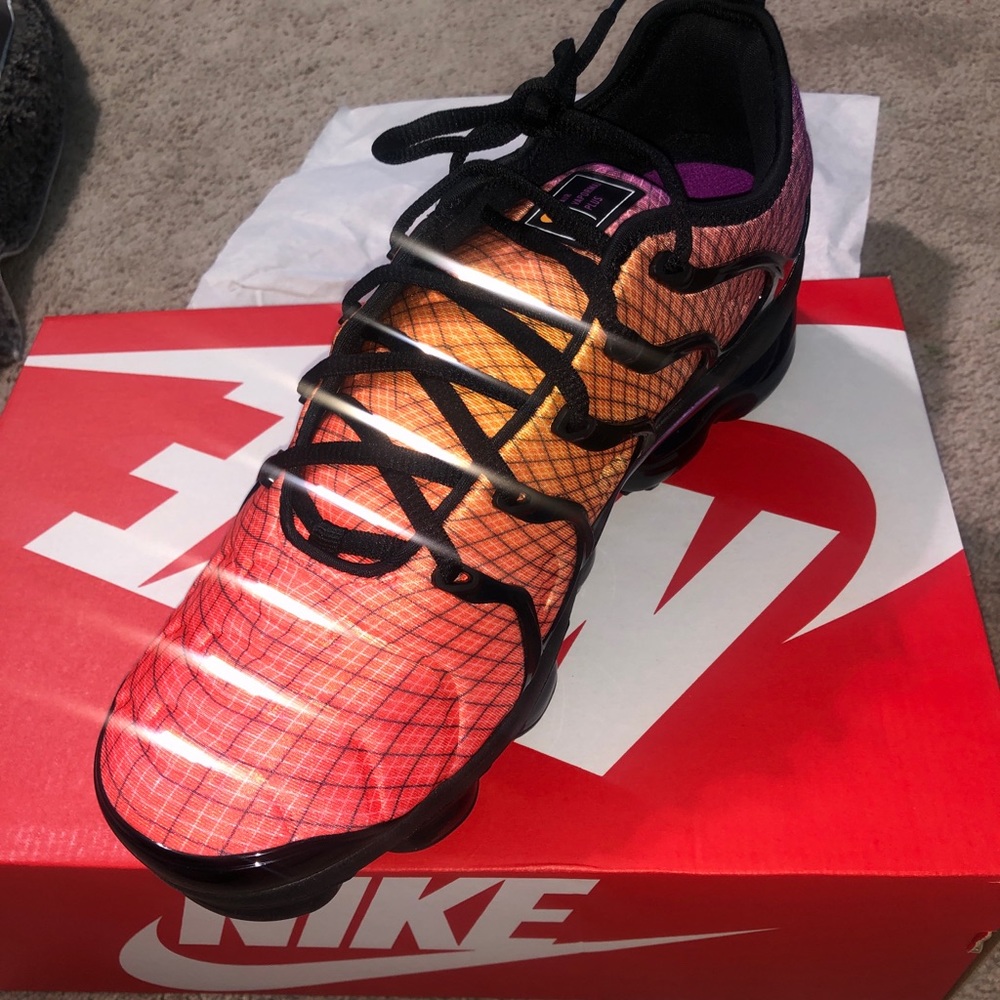 Vapor max plus color changing